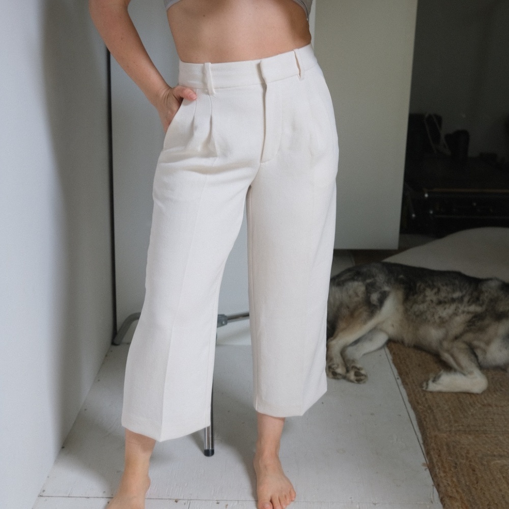 Aritzia effortless cropped